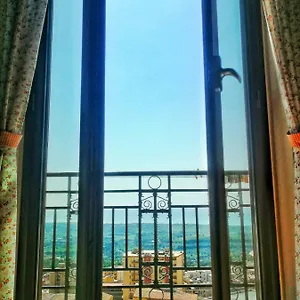 Baciato Dal Sole Italy